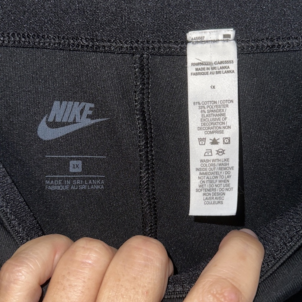 Nike 3/4 length Capri with leopard design - Picture 3 of 6